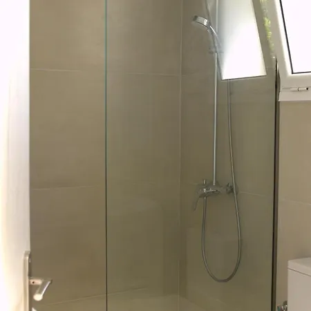 Casa Yasmina Katasztári