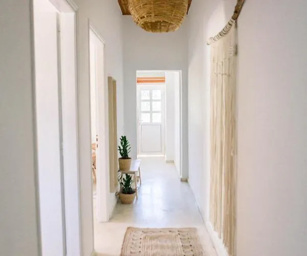 Casa Yasmina Katasztári